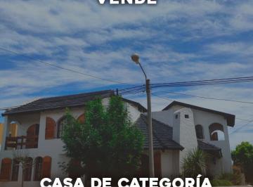 Casa · 7 Ambientes · 2 Cocheras · Casa en Barrio Villa Elvina