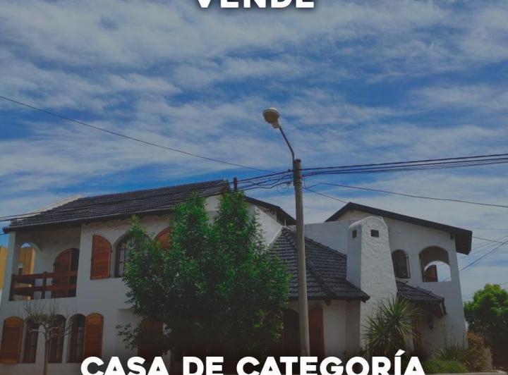 Casa · 7 Ambientes · 2 Cocheras