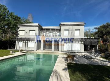 Casa · 350m² · 8 Ambientes · 4 Cocheras · Casa en Venta - Barrio Cerrado El Resuello - 65% Financiado 100 Cuotas