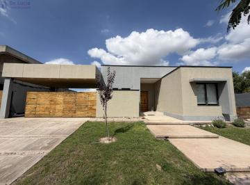 Casa · 160m² · 4 Ambientes · 2 Cocheras · Se Vende Casa en Gran Boedo, 2 Hab, Cochera Doble