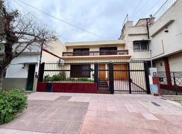Casa de 6 ambientes, Avellaneda · Casa en Venta en Wilde Centro - 5 Ambientes - Desarrollada en Dos Plantas