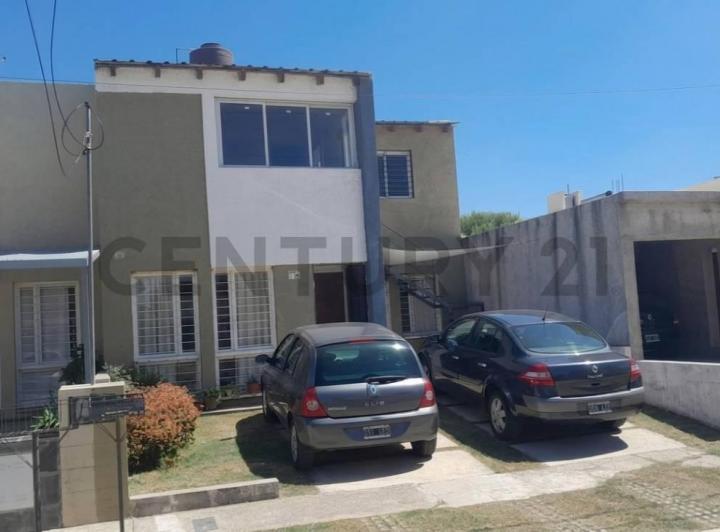 Casa · 70m² · 3 Ambientes · 2 Cocheras