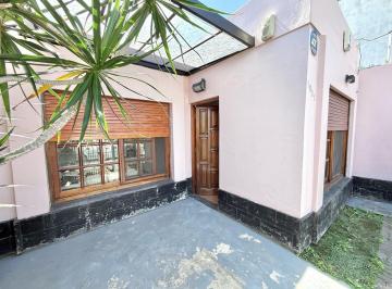 PH · 60m² · 3 Ambientes · 1 Cochera · Casa PH en Venta de 3 Ambientes en Bernal Oeste