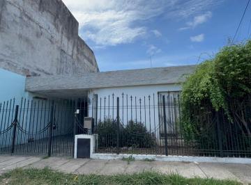 Casa · 110m² · 3 Ambientes · 1 Cochera · Casa Americana de 3 Ambientes en Moron Sur