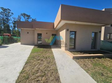 Casa · 115m² · 4 Ambientes · 3 Cocheras · Casa en Venta en Santa Sofía, Pilar del Este, Pilar