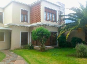 Vista frente · Espectacular Chalet 5 Ambientes con Quincho y Piscina, Para Entrar a Vivir