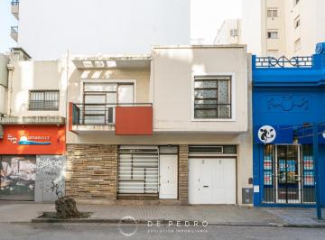 Casa · 150m² · 4 Ambientes · 1 Cochera · Casa en Centro