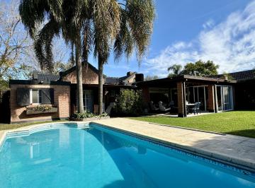 Casa · 240m² · 4 Ambientes · 2 Cocheras · Casa en Venta Campos de Echeverria