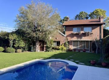 Casa · 240m² · 5 Ambientes · 5 Cocheras · Casa en Venta Barrio Campos de Echeverria Canning