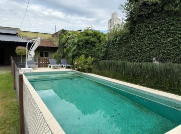 Casa · 233m² · 5 Ambientes · 3 Cocheras · Casa en Villa Adelina