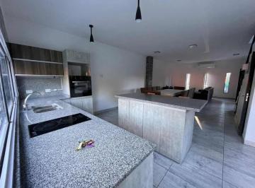 Casa · 160m² · 4 Ambientes · 1 Cochera · Casa 4 Ambientes con Piscina en Venta en General Rodríguez