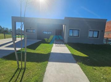 Casa · 143m² · 4 Ambientes · 3 Cocheras · Casa en Venta en Santa Sofía, Pilar del Este, Pilar