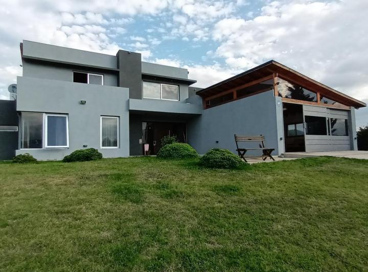 Casa · 484m² · 6 Ambientes · 2 Cocheras