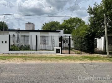 Casa · 360m² · 3 Ambientes · 1 Cochera · Venta Casa 3 Amb! en Pilar Centro!