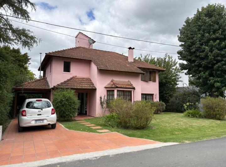 Casa · 195m² · 7 Ambientes · 2 Cocheras