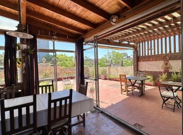 Casa · 281m² · 10 Ambientes · 2 Cocheras · Venta Casa Cuatro Dorm. con Cocheras, Quincho y Terraza en Barrio La Sexta