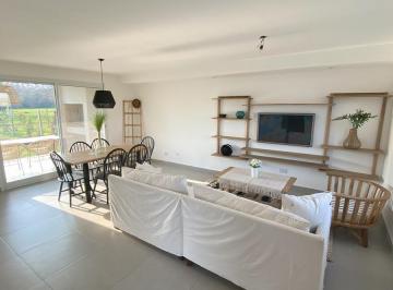 Casa · 104m² · 4 Ambientes · 1 Cochera · Casa en Venta