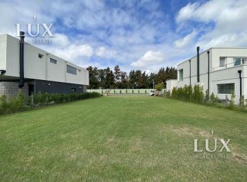 Terreno · 530m² · Lote en Venta en El Barrio Los Carpinchos, Nordelta. Tigre.