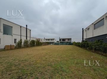 Terreno · 530m² · Lote en Venta en El Barrio Los Carpinchos, Nordelta. Tigre.