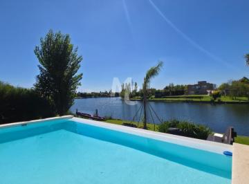 Casa · 300m² · 7 Ambientes · 1 Cochera · Casa a La Laguna en Venta en San Francisco