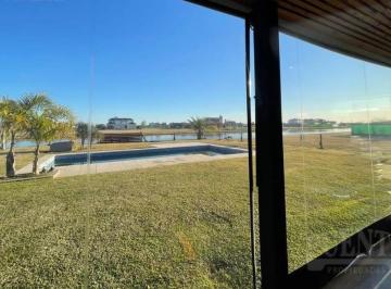 Casa · 198m² · 4 Ambientes · 2 Cocheras · Casa con Vista Al Lago en San Lucas, Calidad Constructiva y Excelente Entorno Natural