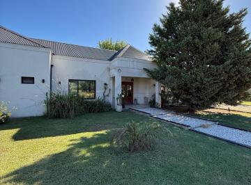 Casa · 2000m² · 4 Ambientes · 2 Cocheras · Casa en San Roque