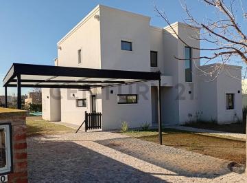 Casa · 190m² · 5 Ambientes · 3 Cocheras · Venta de Casa 5 Ambientes en San Matias Puertos Canton Escobar a Estrenar