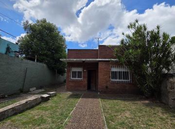 Casa · 160m² · 4 Ambientes · 2 Cocheras · Venta Casa - Villa Martelli 3 Dorm., Jardín, Apto Crédito, Vivienda o Uso Comercial