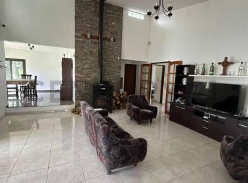 Casa · 180m² · 6 Ambientes · 2 Cocheras · Casa en Venta en La Serranita - Naturaleza y Confort
