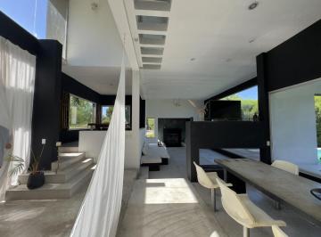 Casa · 340m² · 5 Ambientes · 3 Cocheras · Casa a La Laguna en San Isidro Labrador, con 4 Dorm., Amarra Propia y Pileta