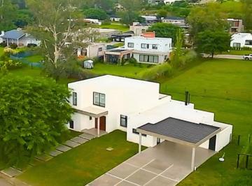 Casa de 10 ambientes, San Lorenzo Chico · Casa en Venta a Estrenar en Praderas de San Lorenzo.