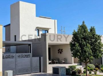 Casa · 183m² · 4 Ambientes · Venta de Casa en Barrio Privado Guaymallén