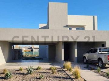 Casa · 183m² · 4 Ambientes · Venta de Casa en Barrio Privado Guaymallén