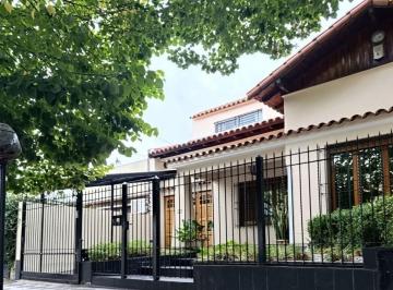 Casa de 8 ambientes, Esteban Echeverría · Impecable Chalet en Luis Guillon