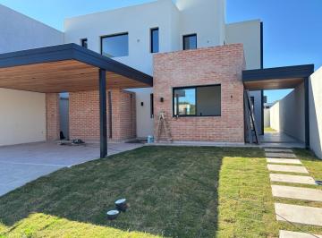 Casa · 360m² · 10 Ambientes · 2 Cocheras · Casa en Venta Campo Chico Terreno 360 m²