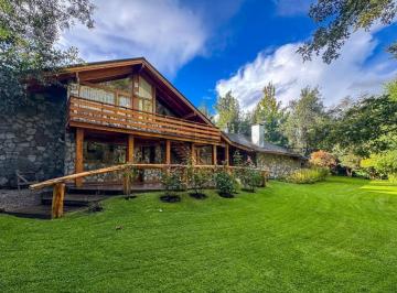 Casa · 237m² · 7 Ambientes · 2 Cocheras · Venta Casa Villa La Angostura