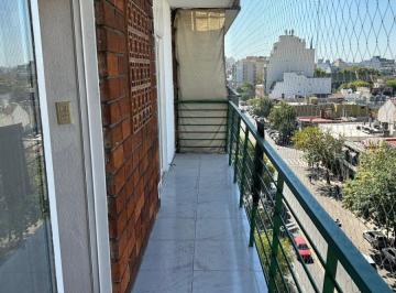 Departamento de 3 ambientes, Flores · Departamento Semipiso 3 Ambientes Al Frente 70 m² Totales Muy Luminoso Apto Crédito en Flores