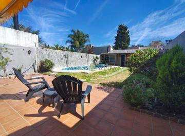 Casa · 108m² · 4 Ambientes · Casa en Venta con Pileta en Castelar Sur