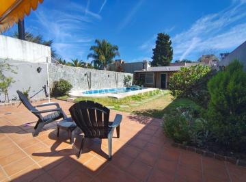 Casa · 108m² · 4 Ambientes · Casa en Venta con Pileta en Castelar Sur