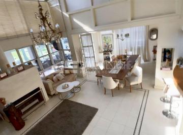 Casa · 183m² · 5 Ambientes · Casa en Los Laureles