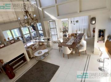 Casa · 183m² · 5 Ambientes · Casa en Los Laureles