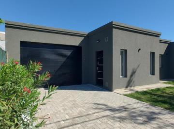 Casa · 92m² · 3 Ambientes · 2 Cocheras · Casa en Tierra de Sueños 3
