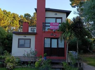 Casa de 4 ambientes, Mar Azul · Casa en Lote Propio en Dos Plantas Independientes de 5 Ambientes