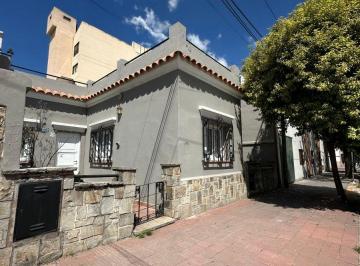 Casa de 5 ambientes, Salta · Venta de Casa/oficina en Macrocentro.