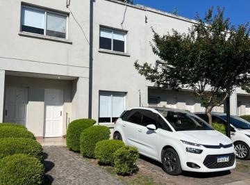 Casa · 98m² · 4 Ambientes · 1 Cochera · Casa en Venta - Pilar