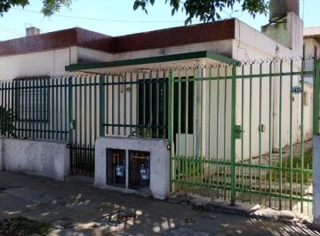 PH de 3 ambientes, Tres de Febrero · P. H de Tres Ambientes Al Frente con Cochera, sin Expensas
