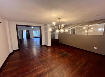 Casa · 400m² · 8 Ambientes · 2 Cocheras · Casa en Crisostomo Alvarez Al 4400, Sm de Tucumán