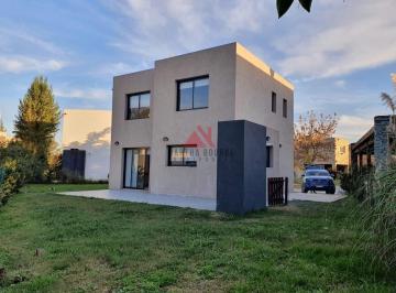 Casa · 140m² · 5 Ambientes · 1 Cochera · Casa en Venta en Los Robles, La Cañada de Pilar, Pilar
