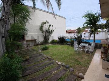 Casa · 230m² · 6 Ambientes · Chalet de 6 Ambientes en Esquina - Ituzaingó Norte