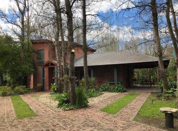Casa · 134m² · 5 Ambientes · 1 Cochera · Casa en Sobre 2 Lotes Mar de Cobo - Zona Bosque